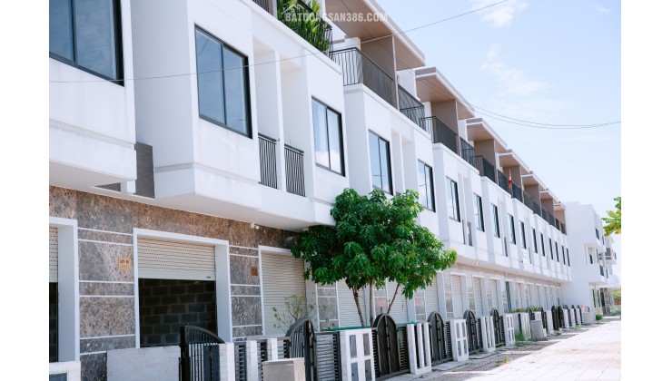 Nhà phố The Light City Vũng Tàu  100m²  1 trệt 2 lầu  Sổ hồng riêng  Chỉ 5,4 tỷ